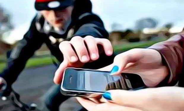 यावल येथे तरूणाच्या हातातील मोबाईल हिसकावला