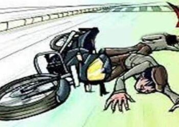 अवजड वाहनाने दुचाकीला उडविले – दोघे जण ठार