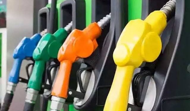 पेट्रोल ९.५ रुपयांनी आणि डिझेल ७ रुपयांनी स्वस्त