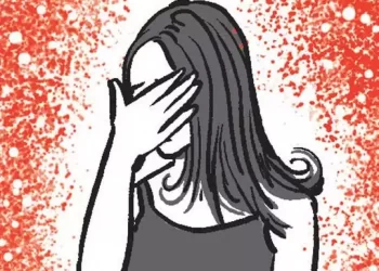 अत्याचार करून अल्पवयीन मुलीला धमकी