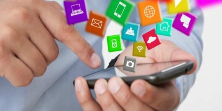 काय म्हणता राव … ! 2030 पर्यंत पृथ्वीवरुन स्मार्टफोन नामशेष होणार !