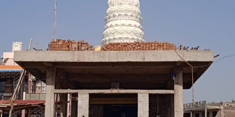 सोनी नगरातील स्वयंभू महादेव मंदिराचे कळसाचे काम पूर्ण