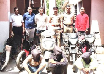 चोरीच्या पाच मोटार सायकलींसह तिघा चोरट्यांना अटक