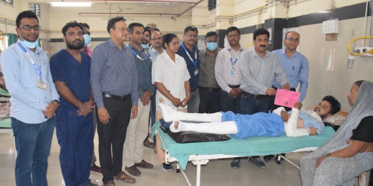 जीवघेण्या मारहाणीतून वैद्यकीय पथकाने काढले मृत्यूच्या दाढेतून बाहेर