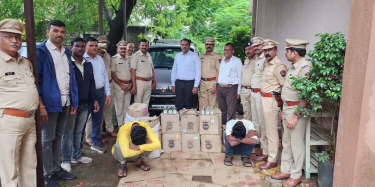 बनावट देशी मद्याच्या बाटल्यांची वाहतूक, उत्पादन शुल्क विभागाची धडक कारवाई