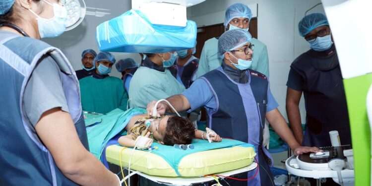 १२ बालकांवर झाली एएसडी/व्हीएसडी/पीडीए हृदयासंबंधित बिनाटाक्याच्या शस्त्रक्रिया मोफत