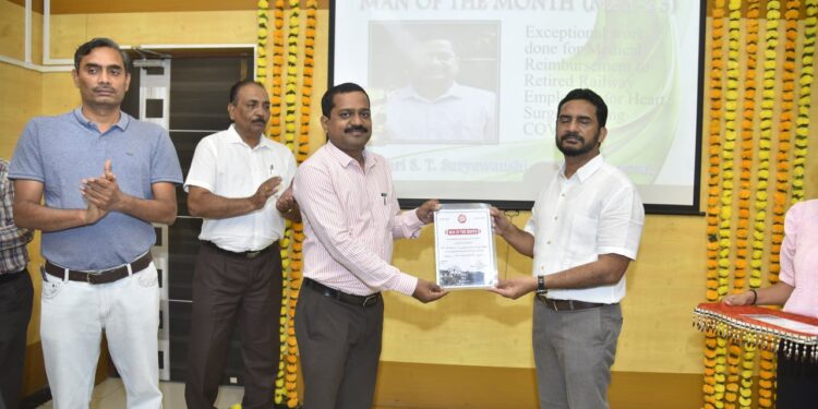 भुसावळ विभागातील सहा रेल्वे कर्मचाऱ्यांचा गौरव