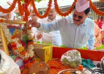 संत सावता माळी यांच्या पुण्यतिथीनिमित्त दिंडीत समाज बांधवांचा उत्स्फूर्त सहभाग