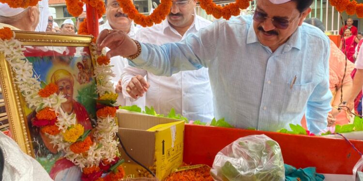 संत सावता माळी यांच्या पुण्यतिथीनिमित्त दिंडीत समाज बांधवांचा उत्स्फूर्त सहभाग