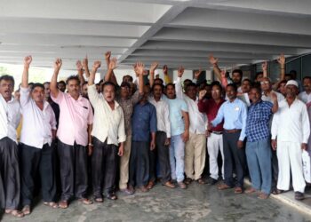 अघोषित हॉकर्स झोन विरुद्ध फेरीवाल्यांचे मनपासमोर धरणे