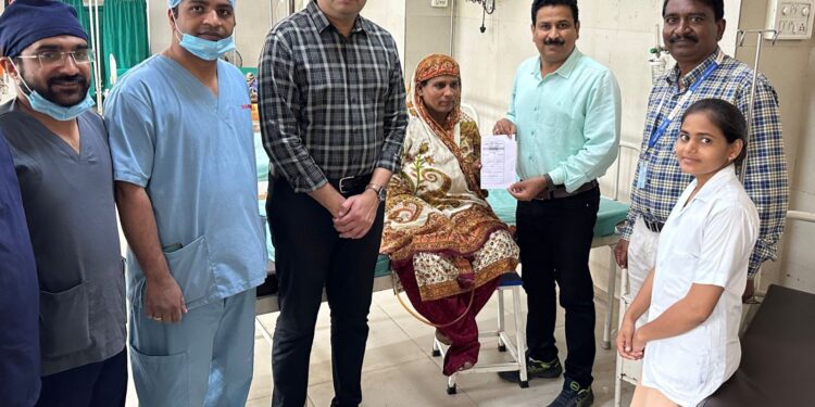 लॅप्रोस्कोपी शस्त्रक्रिया करून दोन्ही महिलांना मिळाला दिलासा