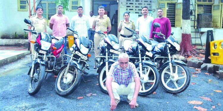 दुचाकी चोरास जिल्हा पेठ पोलिसांनी केली अटक