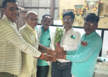 पाचोरा शहर माळी समाज मंडळाकडून असिस्टंट इंजिनिअरचा सत्कार