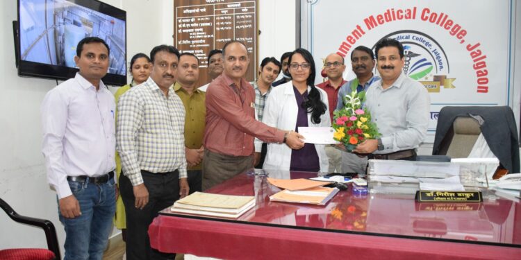 मेरिट प्रमाणपत्र देऊन अर्चना पंजाबी हिचा गौरव