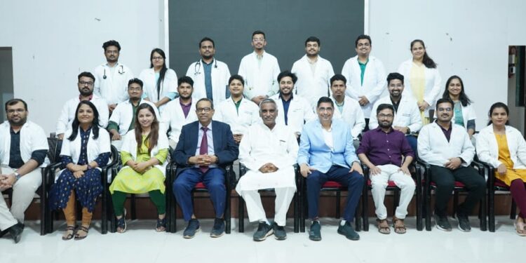 ‘राजस्तरीय सावित्रीबाई फुले साहित्य भूषण’ देऊन ॲड. मुकुंद जाधव यांचा होणार सन्मान