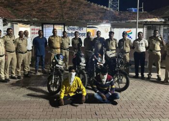 तिघा चोरट्यांना अटक, चार दुचाकी जप्त