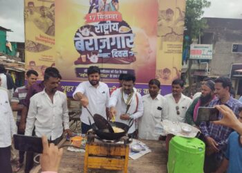 युवक काँग्रेसच्यावतीने पदवीधारक युवकांनी पकोडे तळून पंतप्रधान नरेंद्र मोदी यांचा जन्मदिवस “राष्ट्रीय बेरोजगार दिवस” म्हणून केला साजरा