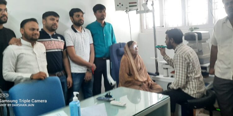 भारतीय जैन संघटना व कांताई नेत्रालय यांच्या संयुक्त विद्यमान डोळे तपासणी शिबिर संपन्न