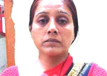 दारूविक्री करणाऱ्या महिलेस जिल्हाधिकाऱ्यांनी केले स्थानबद्ध 