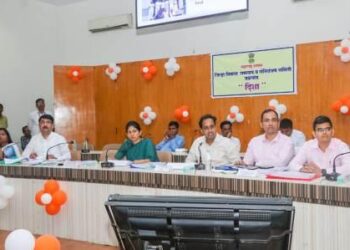 प्रलंबित शासकीय कामांना गती द्यावी – खासदार रक्षा खडसे