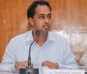 जिल्हा नियोजनाचा शंभर टक्के निधी खर्च करण्यासाठी कामाची गती वाढवा – जिल्हाधिकारी आयुष प्रसाद