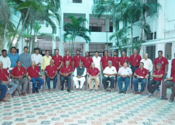 तब्बल ४८ वर्षानंतर एकत्र जमला नाशिक पब्लिक स्कूल मधील मित्रांचा गोतावळा