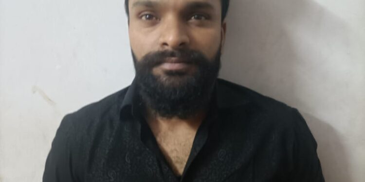 गुन्ह्यातील फरार आरोपी पोलिसांच्या जाळयात