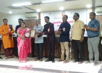 संगिता लाड खान्देश हिरकणी पुरस्काराने सन्मानित