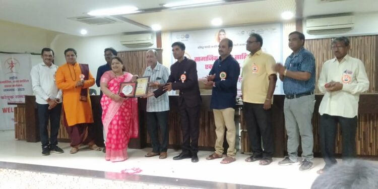 संगिता लाड खान्देश हिरकणी पुरस्काराने सन्मानित