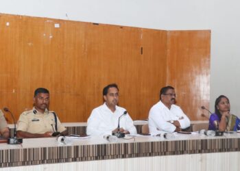 रस्त्यातील खड्ड्यांसह अडथळे दूर करावेत, मंडपाची तपासणी करण्यात यावी