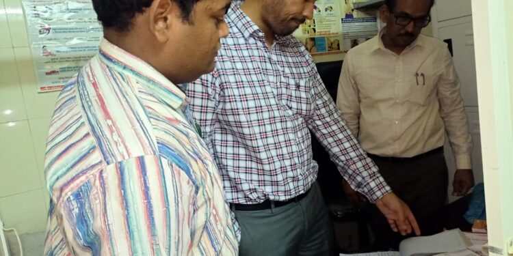 जिल्हा परिषदेचे सीईओंनी घेतली आरोग्य केंद्राची झाडाझडती, अधिकारी – कर्मचाऱ्यांना केल्या सूचना