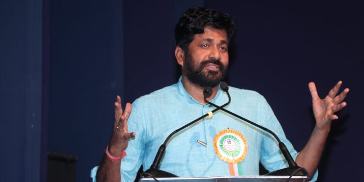 अधिकाऱ्यांनी दिव्यांगासाठी चांगलें काम करावे, त्याची निश्चितच प्रशंसा होणार