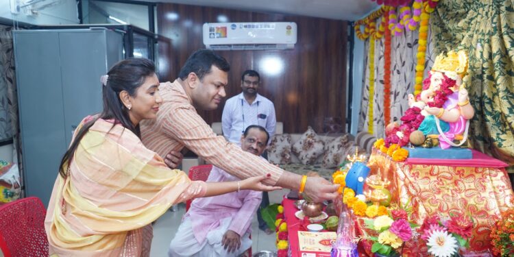 अन्नपूर्णालयम येथे डॉ.केतकीताई पाटील डॉ.वैभव पाटील यांच्याहस्ते गणपती बाप्पाचे विधीवत पूजन