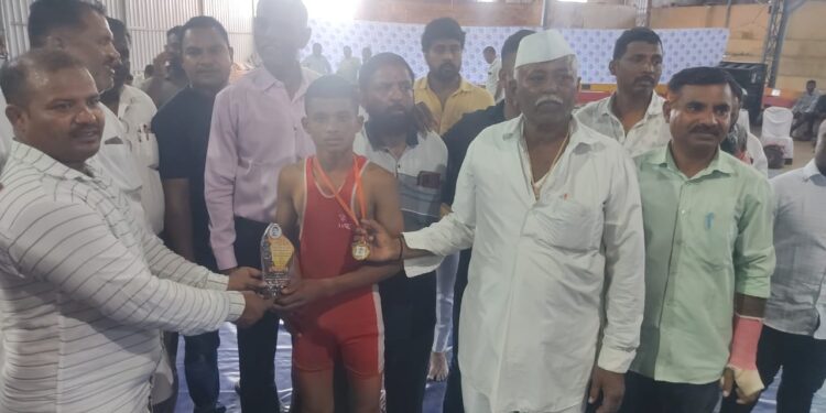 येवला येथे संपन्न झालेल्या विभागीय कुस्तीत वाकोद विद्यालयाचे यश