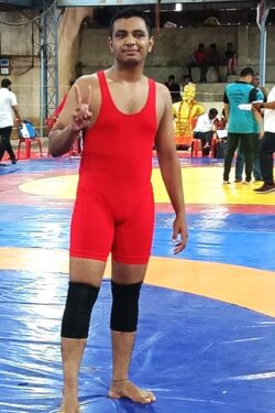 ग्रीको रोमन कुस्तीप्रकारात हर्षित झेंडे प्रथम