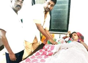 आरोग्य यंत्रणेचे वाभाडे, गरोदर महिलेची रस्त्यातच प्रसूती : सतर्क तरुणांमुळे वाचला जीव