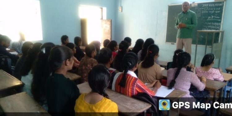 धरणगाव महाविद्यालयात माहिती अधिकार दिन उत्साहात