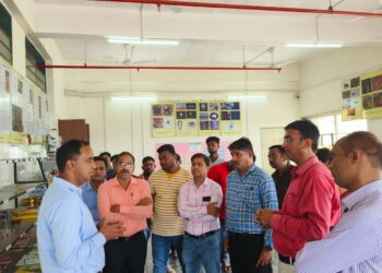 शासकीय होमिओपॅथी महाविद्यालयाला जिल्हाधिकाऱ्यांची भेट