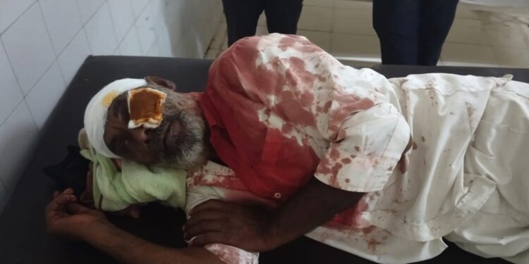 मिरवणुकीत नाचल्यावरून गावगुंडांची १० जणांना लाठ्याकाठ्यानी मारहाण, एक गंभीर