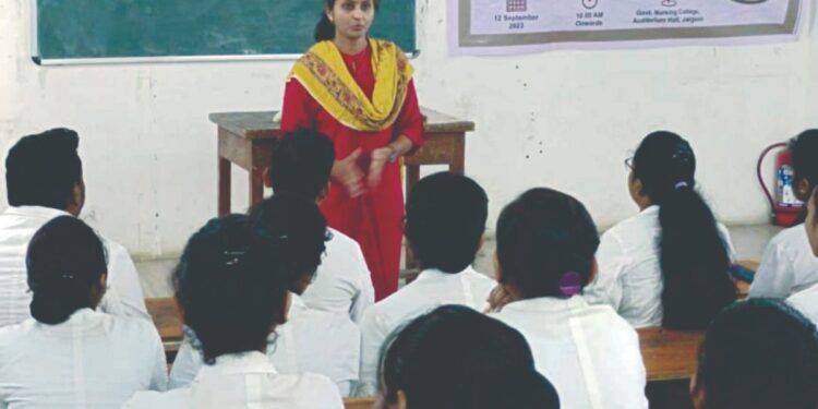 गोदावरी कॉलेज ऑफ नर्सिंगतर्फे जागतिक आत्महत्या प्रतिबंध दिनानिमीत्‍त चर्चासत्र 