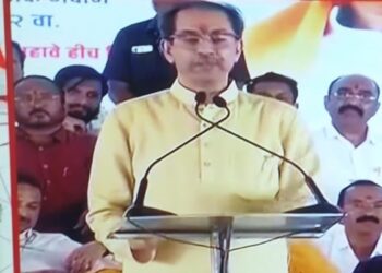 आरएसएसने आदर्श व्यक्तिमत्व उभी केली नाही, महापुरुष चोरलेत…