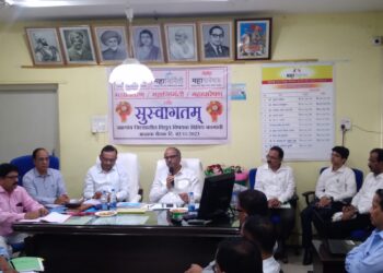 विद्युत सेवेत सुधारणा करा : स्वतंत्र संचालक विश्वास पाठक यांची सूचना