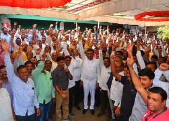 दोषी कंपन्यांवर कारवाई करा, कायद्यातील जाचक तरतुदी हटवा