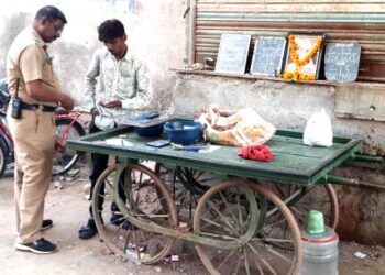 सट्ट्यांच्या अड्ड्यांवर डीवायएसपींच्या पथकाचे छापे, तिघांना अटक