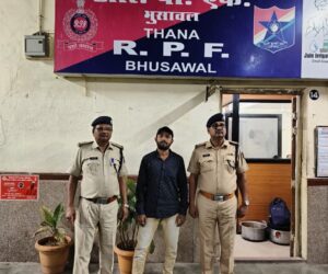 तिकिटाचा काळाबाजार करताना रेल्वे पोलिसांकडून एकाला अटक