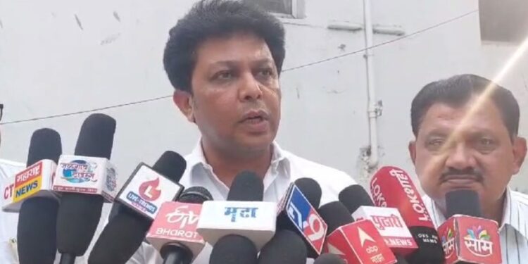 खासदारांचाच तालुका दुष्काळी का ? इतर जिल्हे दुष्काळी जाहीर करा अन्यथा निदर्शने