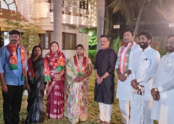 तामसवाडीच्या सरपंच, उपसरपंचसह सदस्यांचा भाजपात प्रवेश