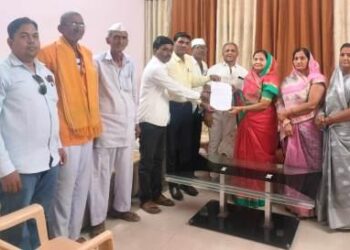 मंगरूळ रस्त्याचे काम पूर्णत्वासाठी आमदार सोनवणे यांना निवेदन