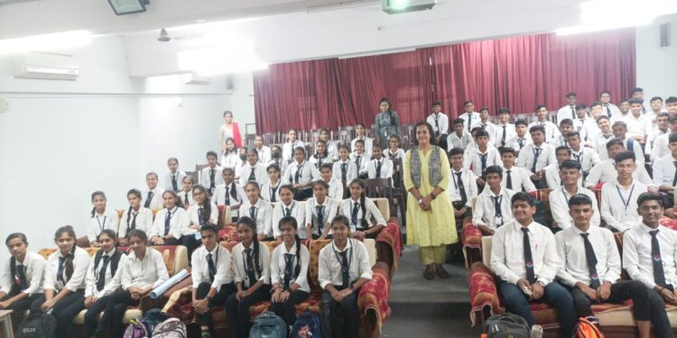 गोदावरी अभियांत्रिकी महाविद्यालय व तंत्रनिकेतन येथे संवाद कौशल्ये व व्यक्तिमत्व विकासावर कार्यशाळा