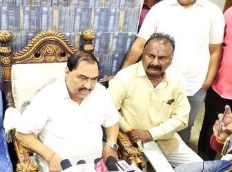 आजार खोटा सांगून गिरीश महाजनांनी मुख्यमंत्र्याचाही केला अवमान